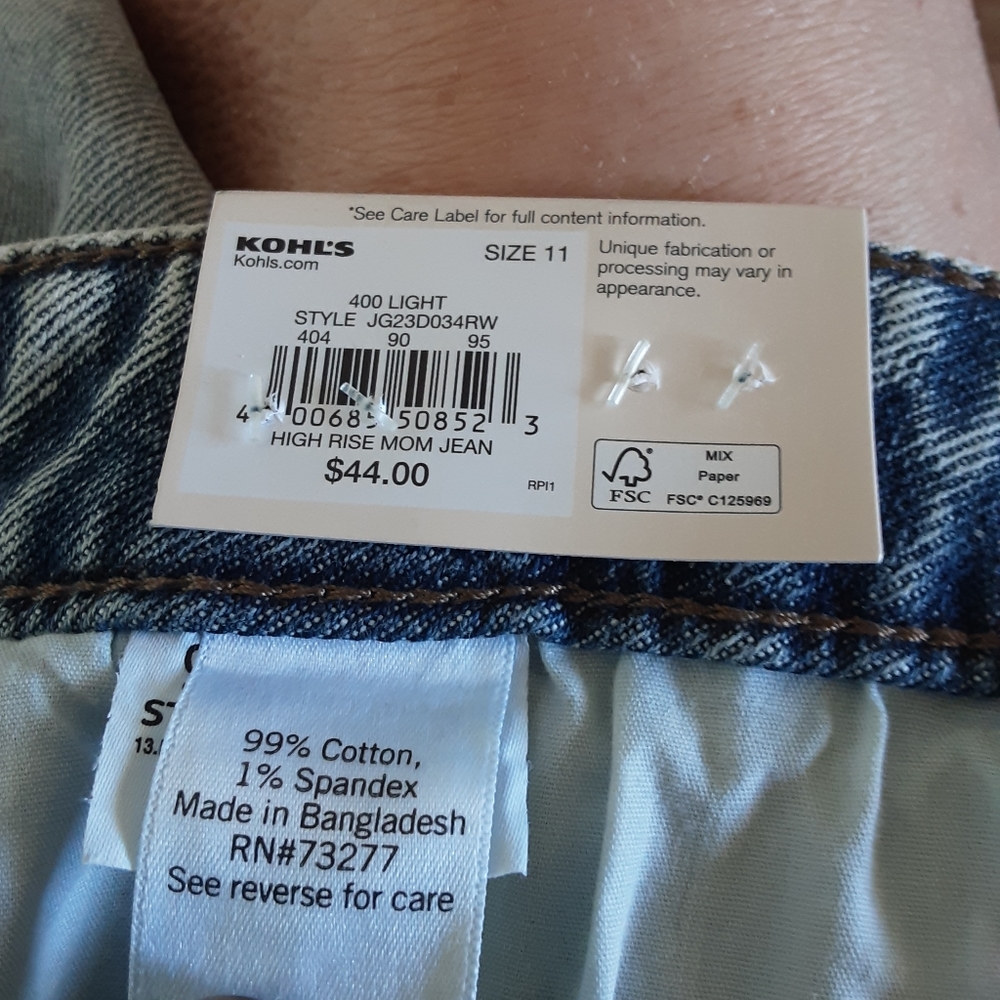 NWT womens SO High Rise Mom Jeans. Size 11/30" - Picture 8 of 8